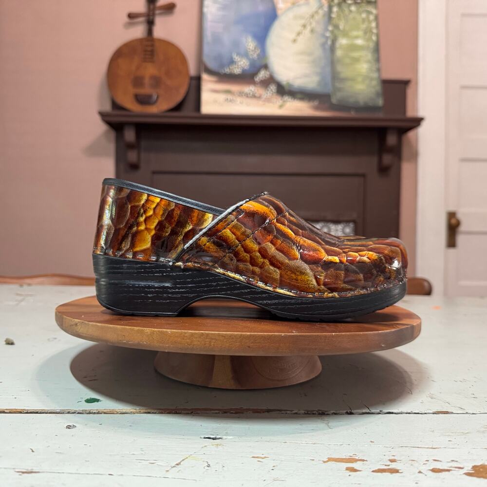 Dansko Proffesional Clogs Womens Size 9 Tigers Eye Colorway